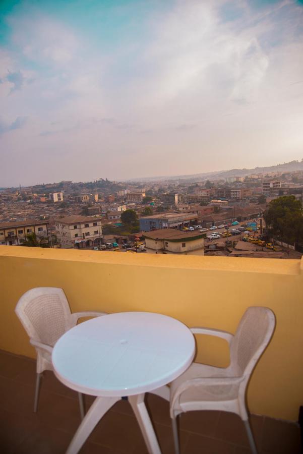 Appartement Meuble 2 Chambres Avec Salle De Bain - 1 Salon - 1E Cuisine - La Concorde - Quartier Nkomkana Yaoundé エクステリア 写真